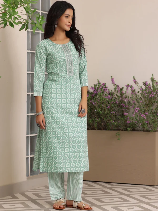 Women Green Printed Cotton Straight Suit With Dupatta - Image 7