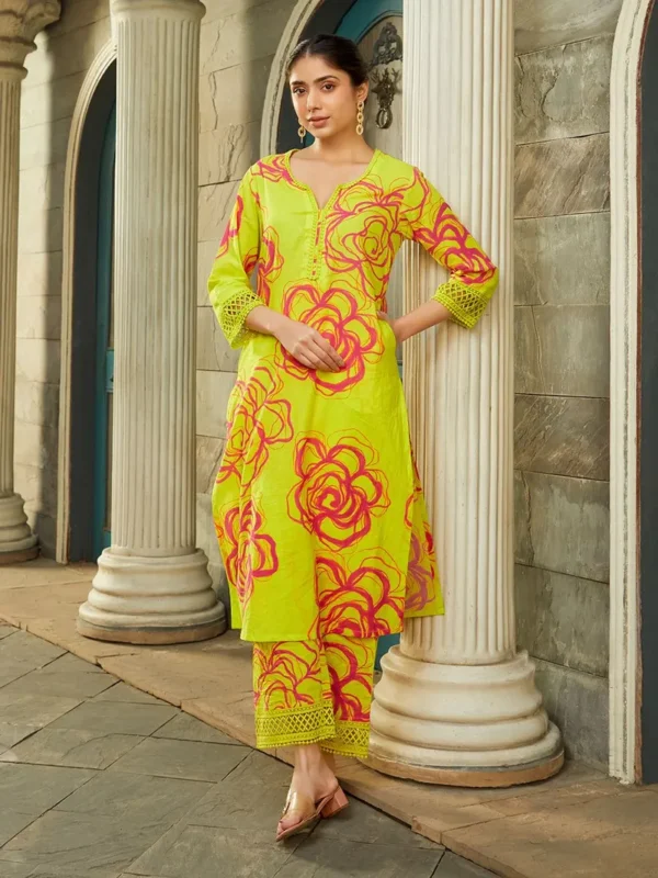 Women Yellow Printed Cotton Kurta with Pants - Set - Image 7