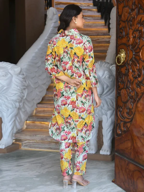 Women Multicolor Printed Cotton Kurta with Pants - Set - Image 3