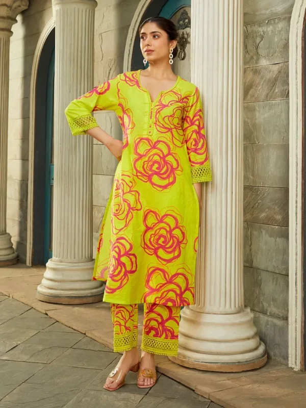 Women Yellow Printed Cotton Kurta with Pants - Set - Image 4